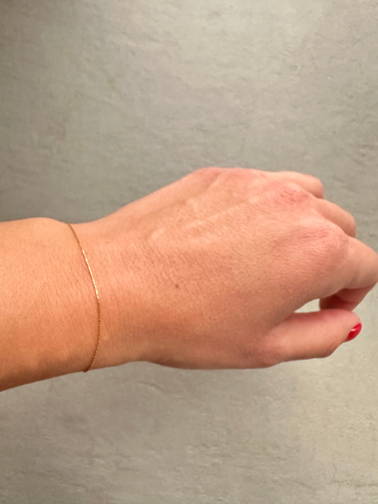 Ultra-Thin Gold Chain Bracelet – Minimalist Elegance