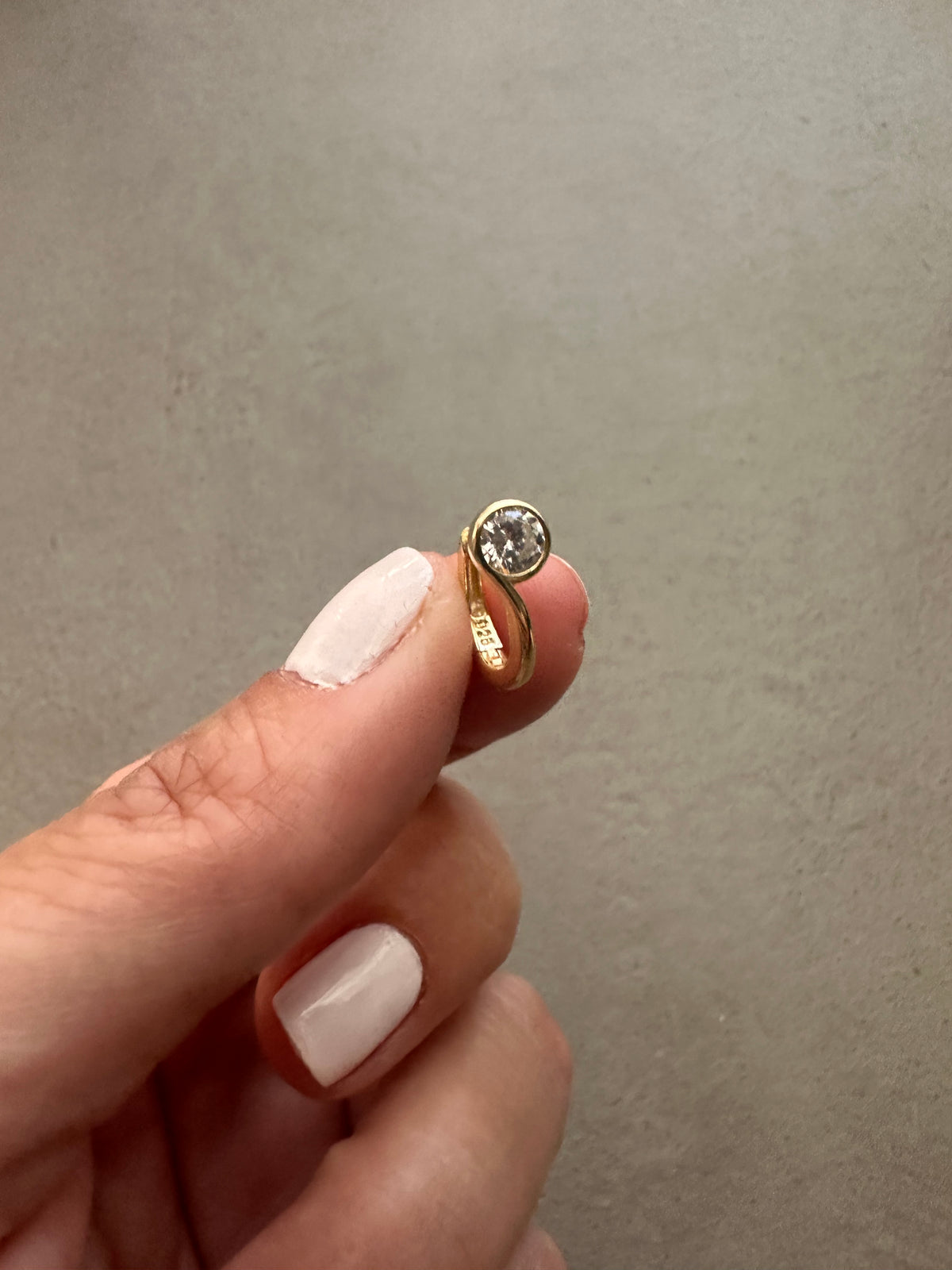 Zircon hoop