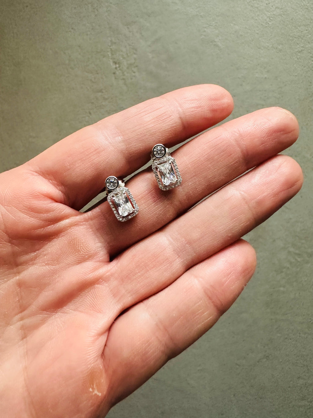 Double stud earrings