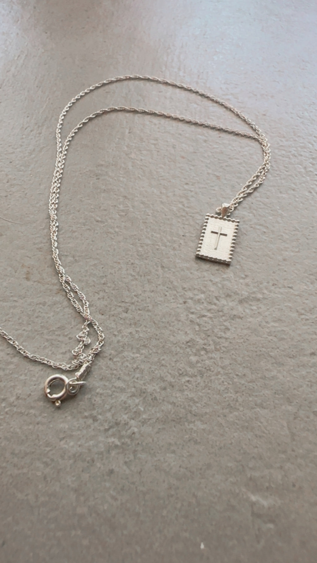 Cross pendant necklace