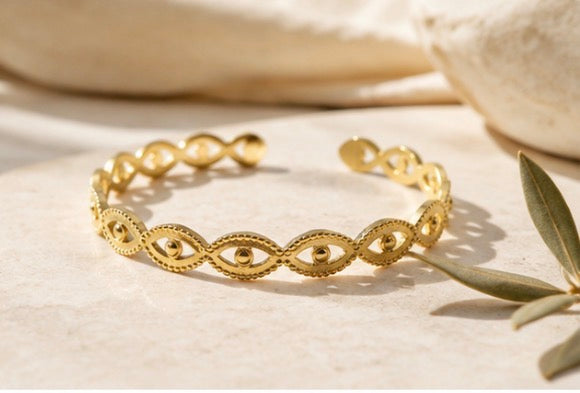 Eye bangle