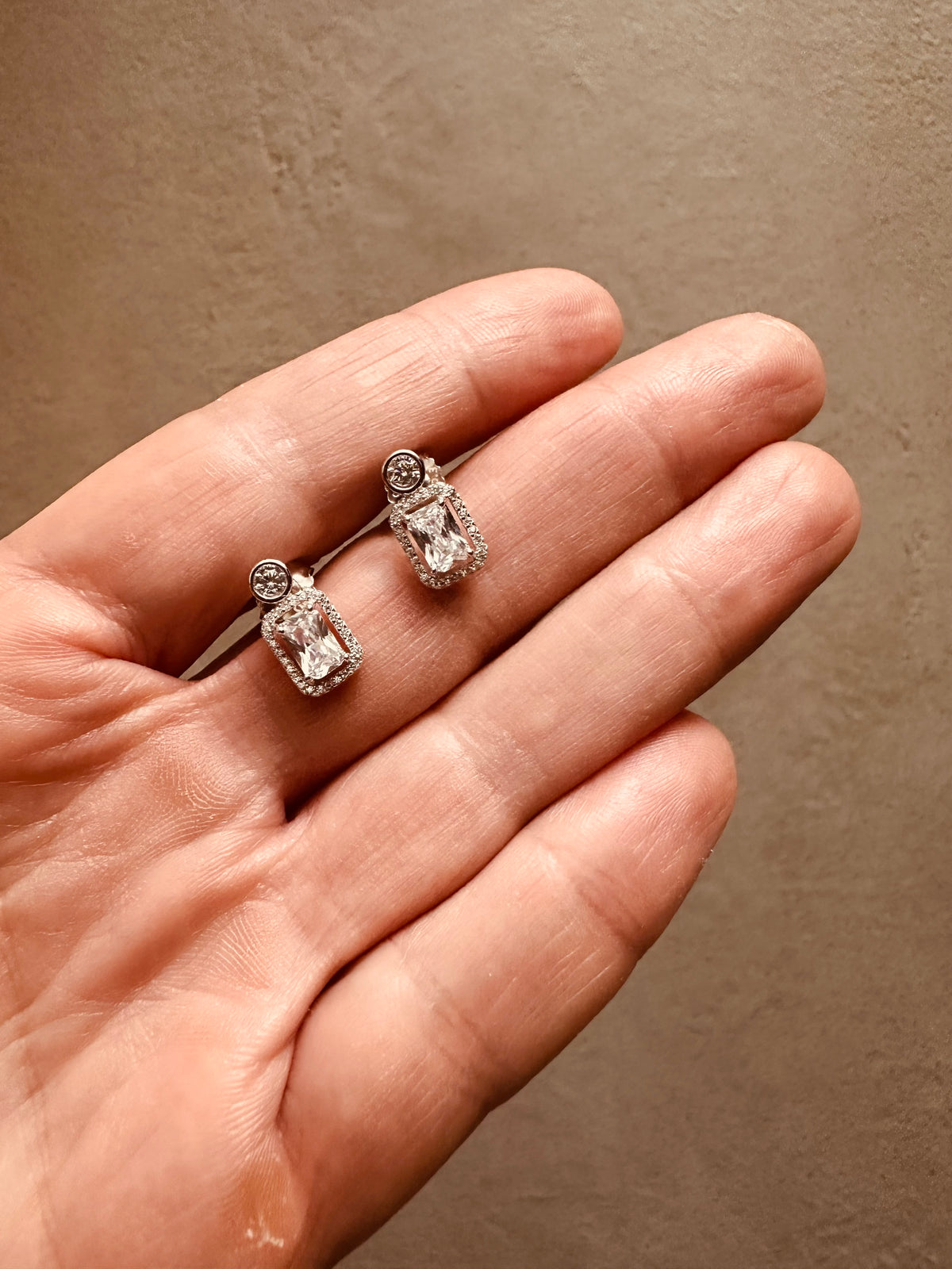 Double stud earrings