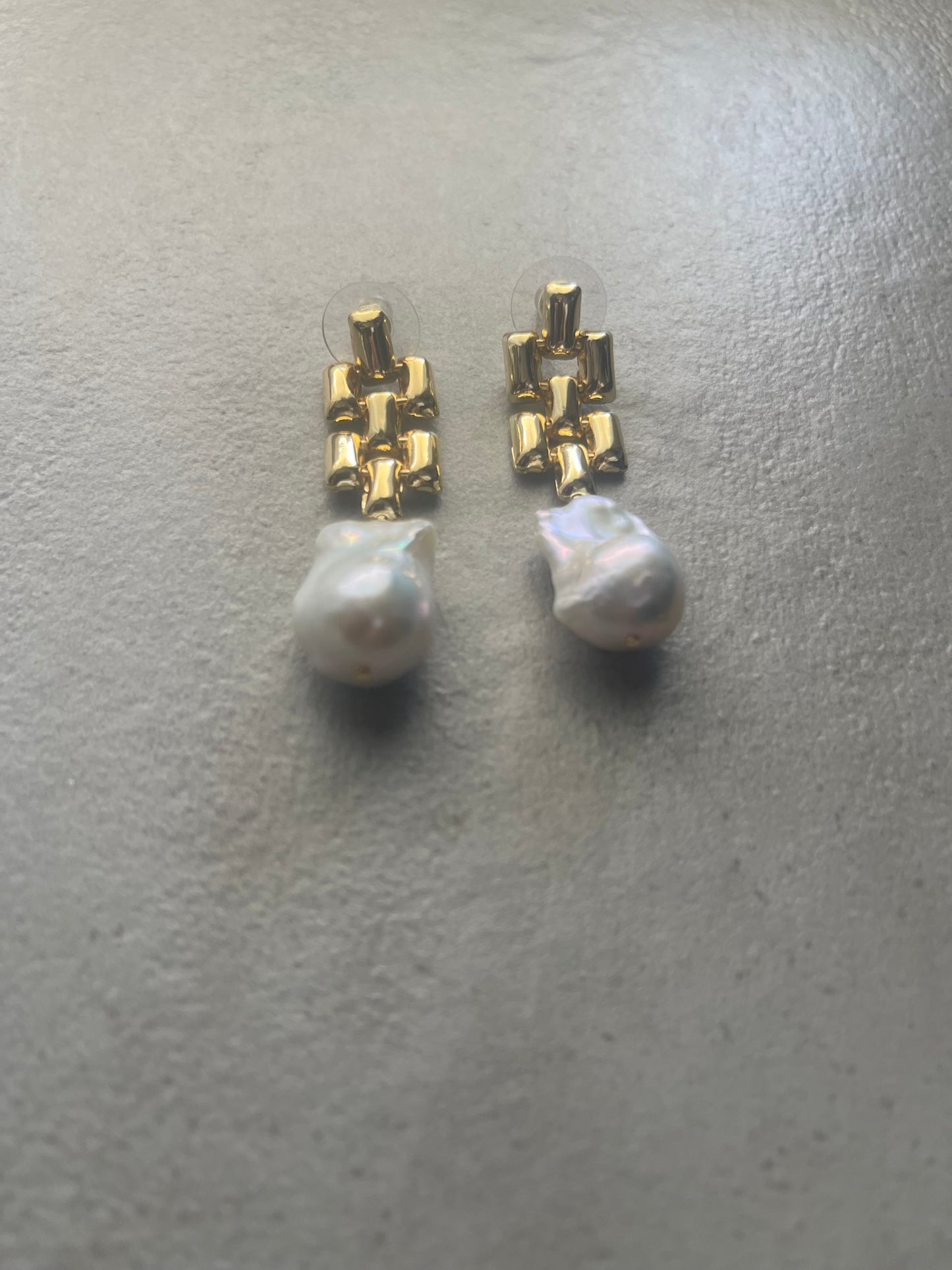 Pearl earring