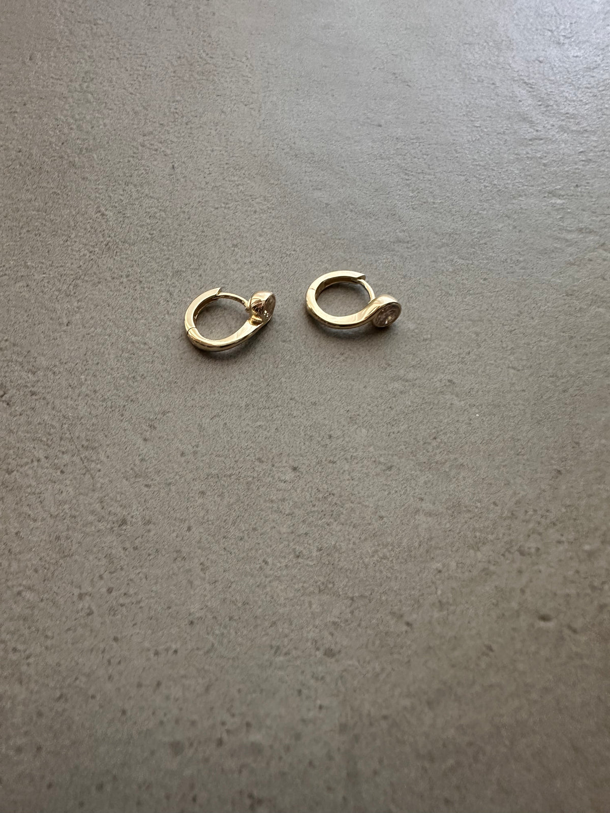 Zircon hoop