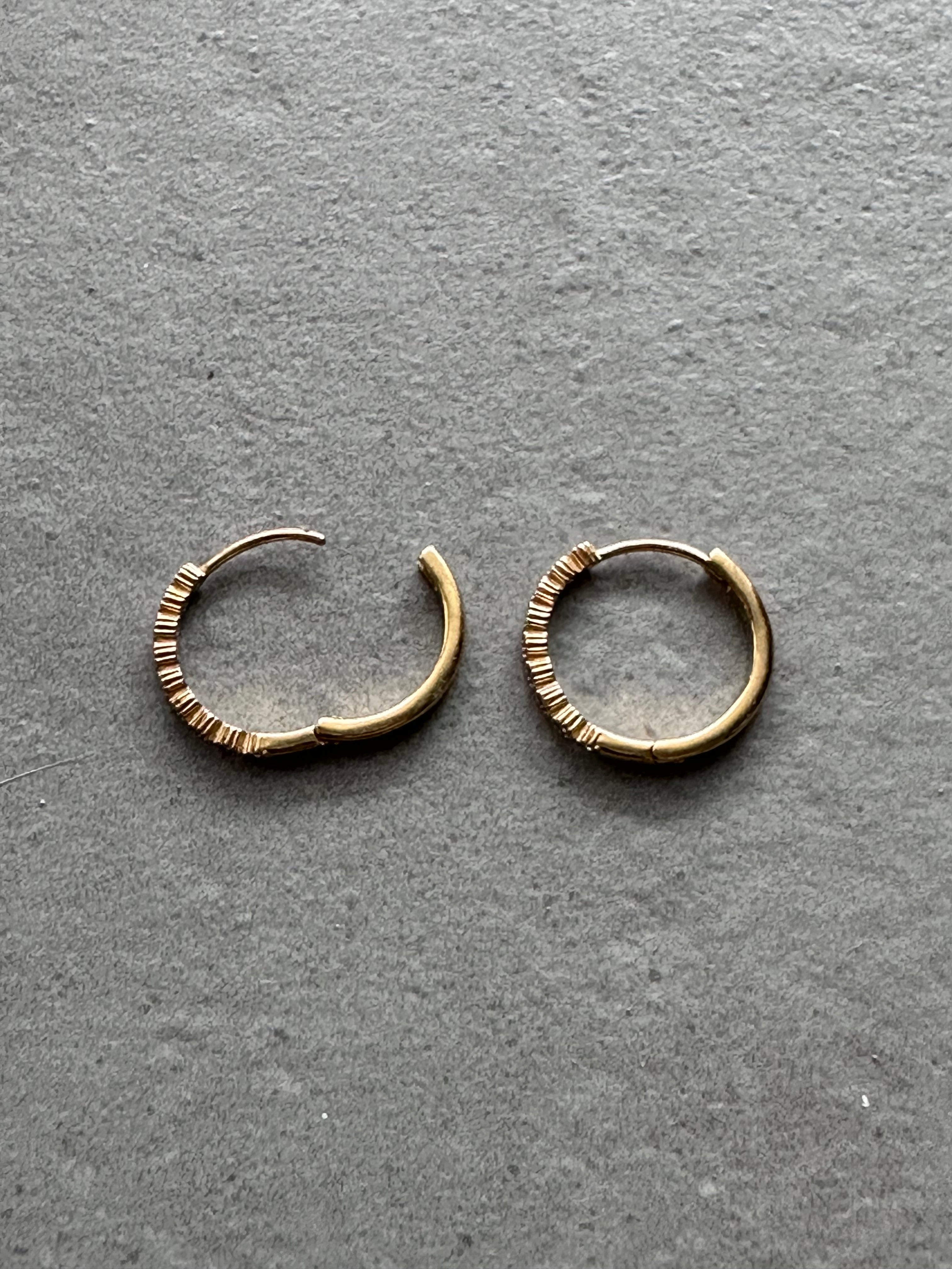 Two ways to wear, one timeless piece.