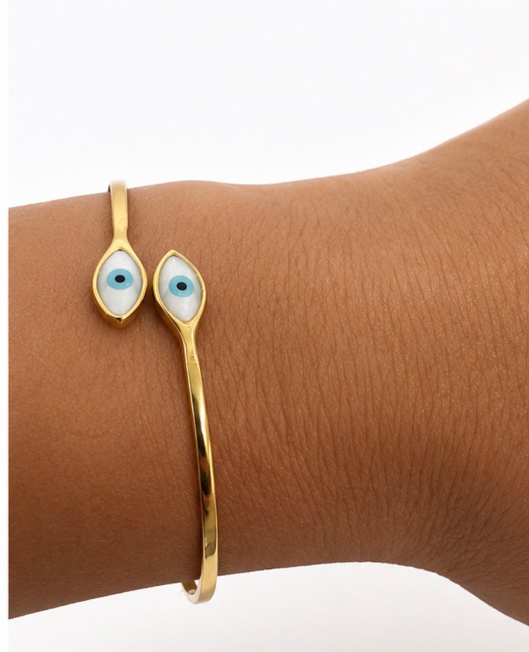 Open eye cuff