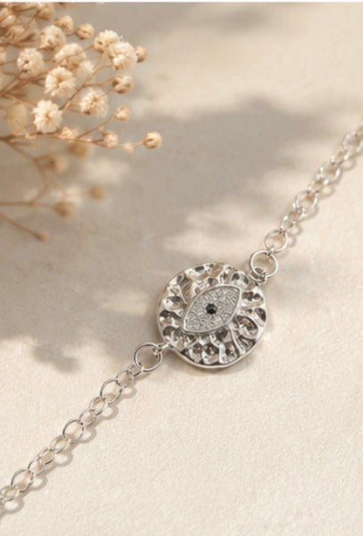 Eye bracelet